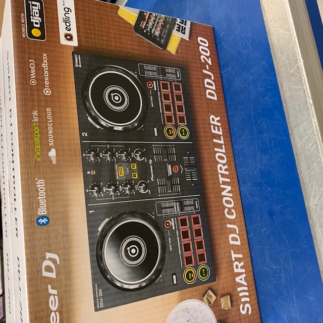 Start DJing with the Pioneer DJ DDJ-200! - EMI Audio